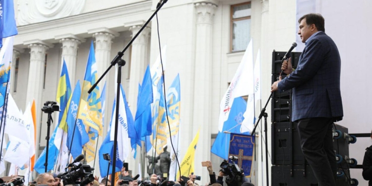 Саакашвили призвал президента Порошенко уйти в отставку