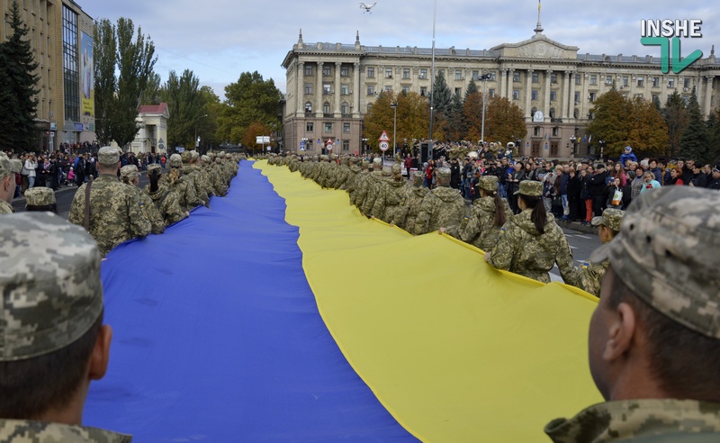 Тысячи николаевцев вышли на парад ко Дню защитника Украины 3