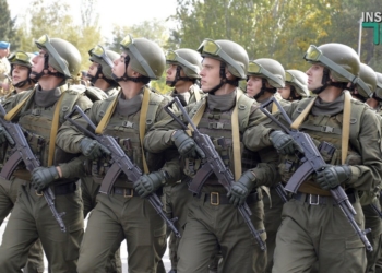 Тысячи николаевцев вышли на парад ко Дню защитника Украины