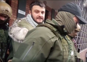 Сына Авакова доставили в НАБУ, а в МВД заявили, что в “деле о рюкзаках” все чисто