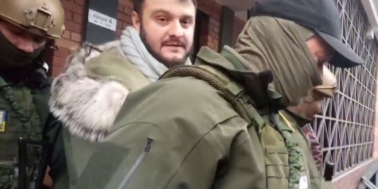 Сына Авакова доставили в НАБУ, а в МВД заявили, что в “деле о рюкзаках” все чисто