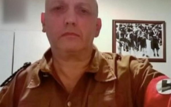 Лидер британских неонацистов вышел из партии, потому что оказался евреем и геем