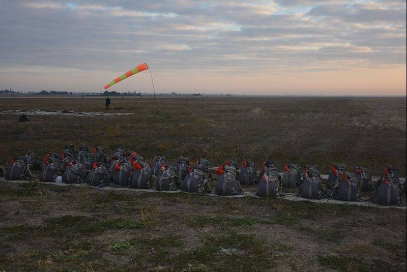 Николаевские десантники продолжают набирать мастерство в прыжках с парашютом 15