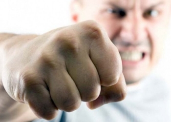 На Николаевщине мужчина отправил на больничную койку гостя, который оскорбил его жену