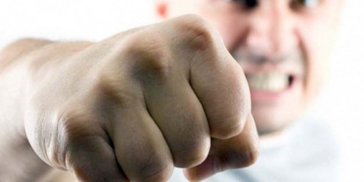 На Николаевщине мужчина отправил на больничную койку гостя, который оскорбил его жену