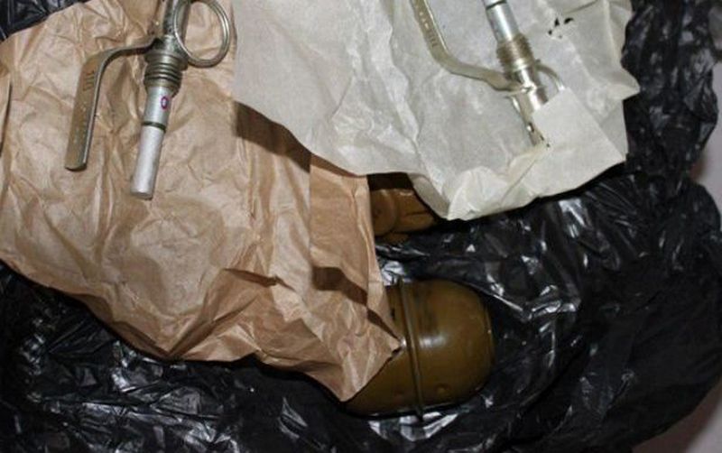 В Мариуполе мужчины пересылали почтой гранаты - их задержали 1