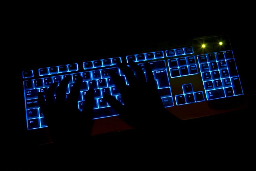 Без света, без тепла, без денег – такой будет жизнь в Украине во время кибервойны, предупреждают эксперты 1