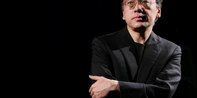 Нобелевскую премию по литературе получил британский писатель Кадзуо Исигуро