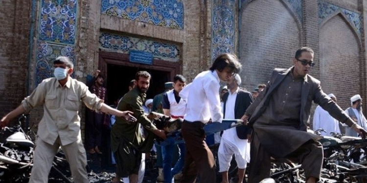 В Кабуле террорист-смертник подорвался в шиитской мечети: десятки погибших