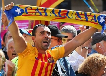 Референдум в Каталонии: на избирательных участках начались стычки с полицией