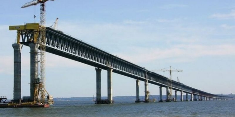 Бердянский морской порт потерял треть грузопотока из-за строительства Керченского моста