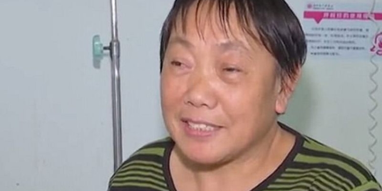 Насморк затянулся: у китаянки в носу вырос зуб