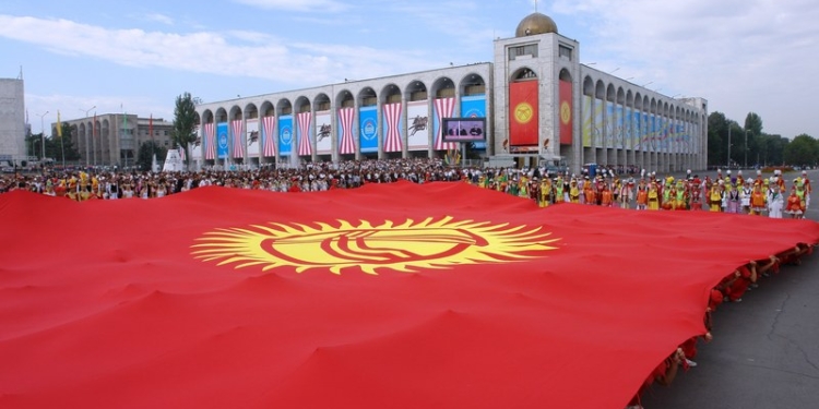 Президент Кыргызстана приказал праздновать День восстания против России