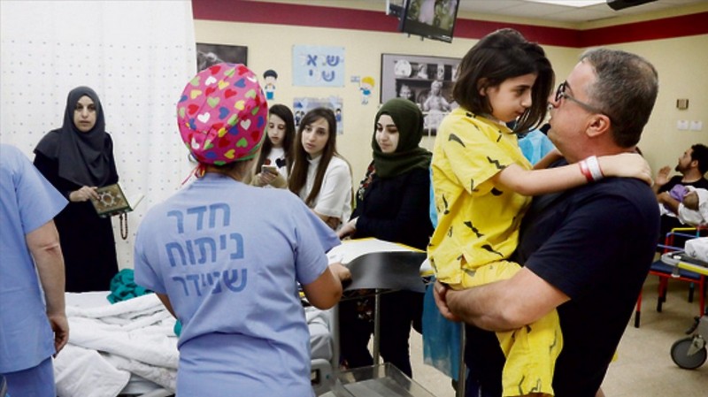 В Израиле врачи провели уникальную операцию с полным отделением головы 9-летней девочки 3