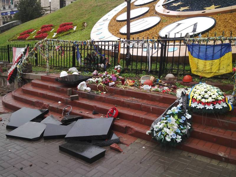 Луганчанин разбил памятник Небесной сотне на Майдане - чтобы остановить войну 5