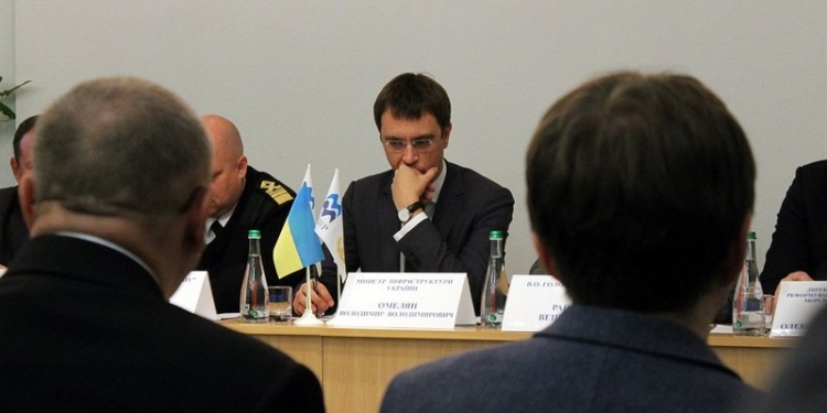 Министр Омелян советует инвесторам Николаевского морского порта готовиться к переходу от аренды причалов к концессии?