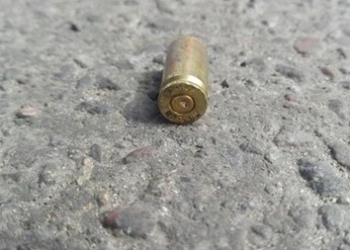 В Херсоне средь бела дня расстреляли внедорожник – двое раненых