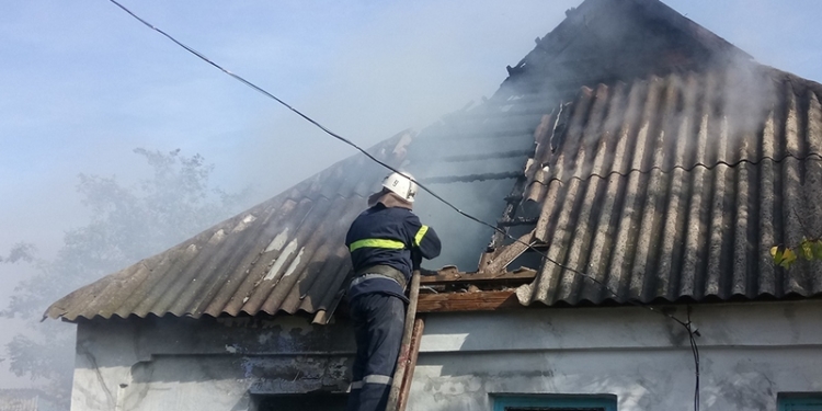 Николаевские спасатели ликвидировали пожар в жилом доме