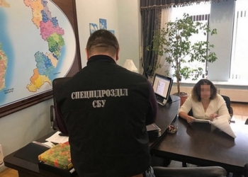 Руководство Укрпочты в Одессе попалось на взятке в $9600