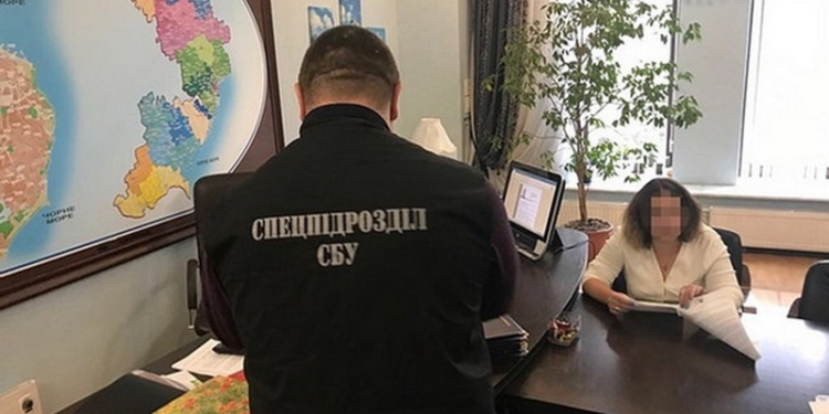 Руководство Укрпочты в Одессе попалось на взятке в $9600