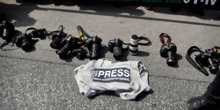 Бастующие журналисты на сутки оставили Грецию без новостей