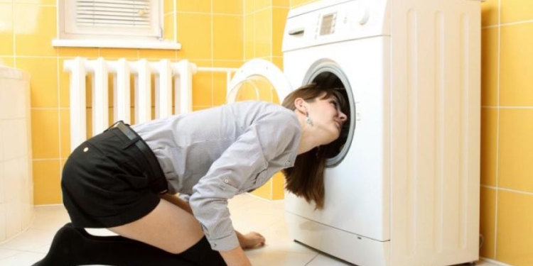 Кошмар наяву. Женщина в своей стиральной машине обнаружила огромного удава