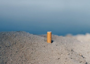 В Таиланде запретили курить на популярных пляжах