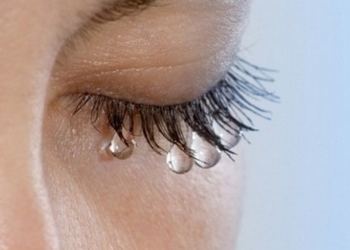 Ученые научились добывать электричество из слез и слюны