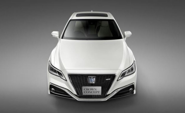 Допремьерный показ.  Toyota Motor рассекретила две новинки будущего года