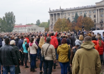 В Николаеве состоялось народное вече сторонников отправленного в отставку мэра: решили отзывать депутатов