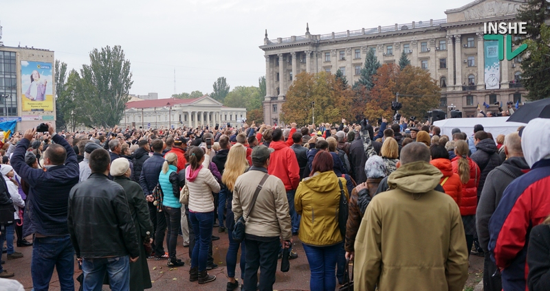 В Николаеве состоялось народное вече сторонников отправленного в отставку мэра: решили отзывать депутатов 17