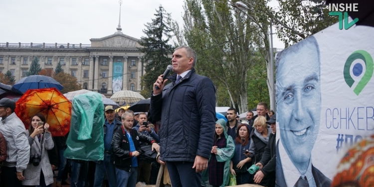 В Николаеве состоялось народное вече сторонников отправленного в отставку мэра: решили отзывать депутатов