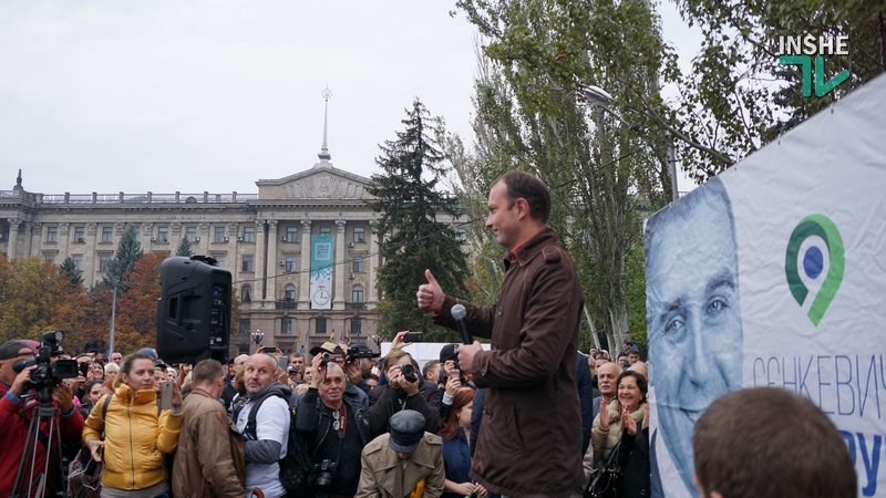 В Николаеве состоялось народное вече сторонников отправленного в отставку мэра: решили отзывать депутатов 1