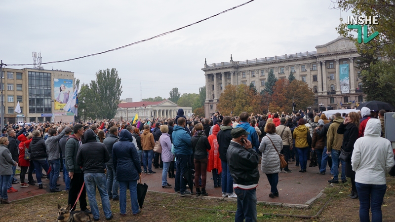 В Николаеве состоялось народное вече сторонников отправленного в отставку мэра: решили отзывать депутатов 11