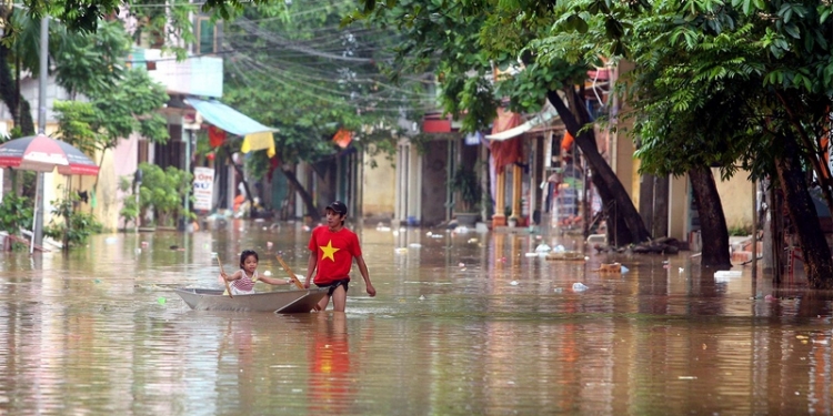 Во Вьетнаме из-за наводнения погибли 68 человек