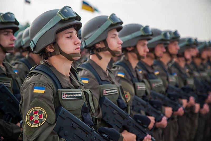 Президент будет поддерживать выдвижение молодых офицеров на руководящие должности в армии, - Данилов 1