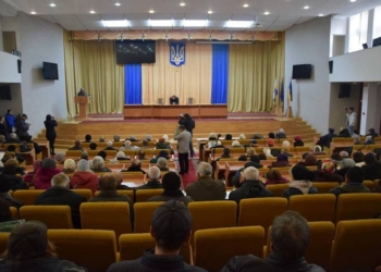 В Николаеве рабочие судостроительного завода опять ходили к облгосадминистрации за долгами по зарплате. Им рассказали, что письма пишут