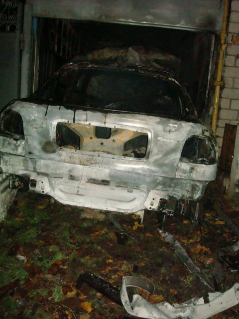В Николаеве Ford Mondeo сгорел прямо в гараже 1