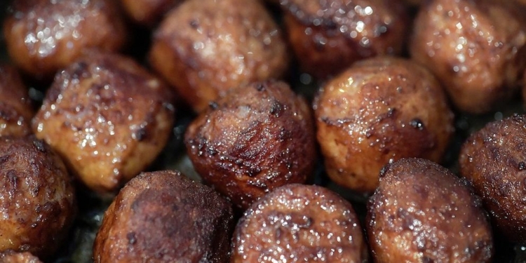 В Швеции перевернулся грузовик с 20 тоннами фрикаделек, который ехал дозагрузиться картофелем