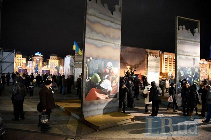 На Майдане в Киеве активисты устроили потасовку с правоохранителями и установили две палатки 13