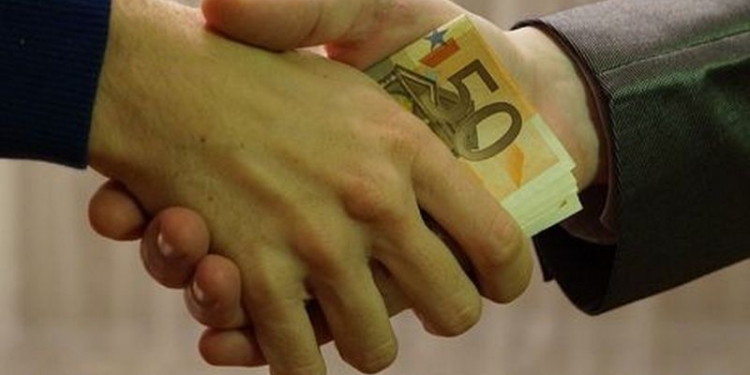 Неискренимо: почти каждый четвертый житель планеты давал взятки при обращении за государственными услугами