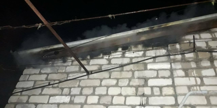 В Терновке горела крыша жилого дома – николаевские спасатели успели вовремя