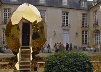 В Париже появилось «Солнечное яйцо», которое может согреть сразу 8 человек