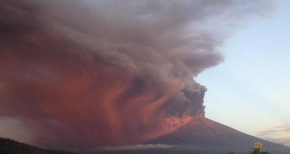 На Бали – второе за неделю извержение вулкана. Но власти Индонезии заявляют, что на острове безопасно 1