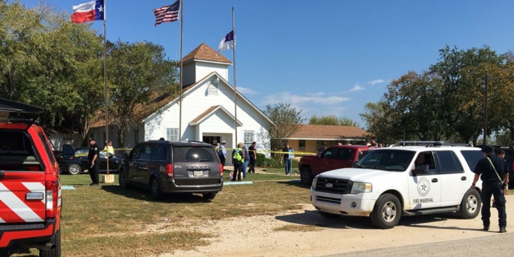 В маленьком техасском городке мужчина стрелял в церкви – более 20 погибших и столько же раненых