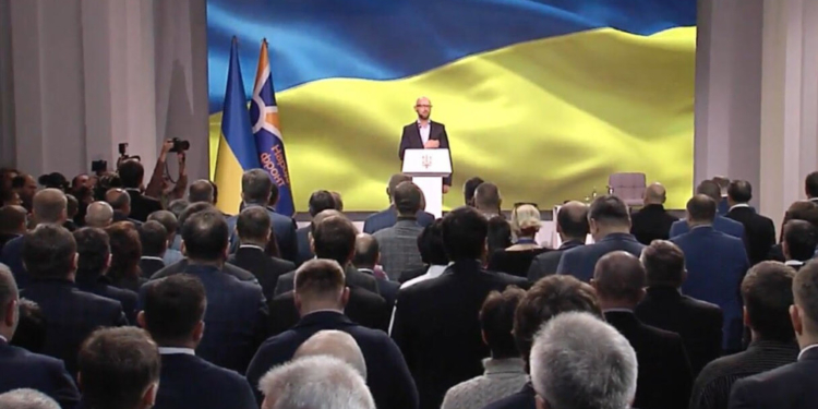 В Киеве проходит съезд партии Народный фронт