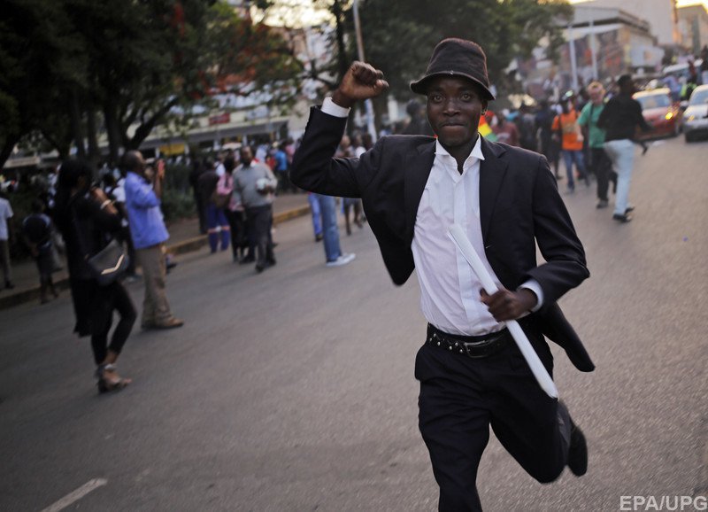 Президент Зимбабве подал в отставку - в столице страны началось народное веселье 1