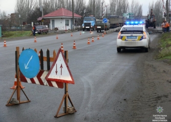 Николаевские патрульные заметили угрозу безопасности водителей во время проверки дорожных знаков на Херсонском шоссе