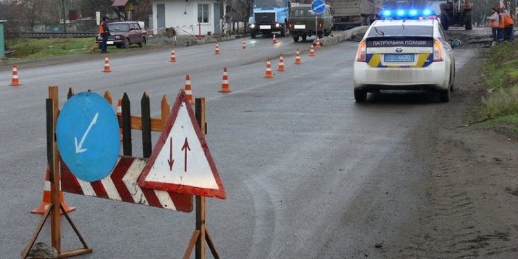 Николаевские патрульные заметили угрозу безопасности водителей во время проверки дорожных знаков на Херсонском шоссе