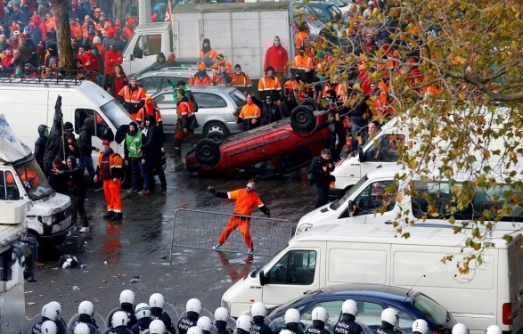 В Брюсселе марокканские болельщики отпраздновали выход сборной на ЧМ-2018 – два десятка полицейских в больнице